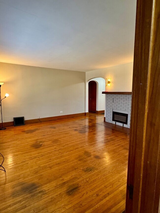 Building Photo - Charming 4-Bedroom Home in Private Setting
