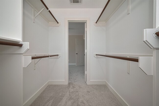 Building Photo - 5615 Haven Point Dr