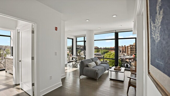 Building Photo - 1901 6th St NW