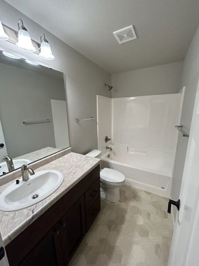 Building Photo - 3027 39th Ave S