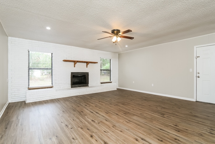 Building Photo - 4750 Kempston Dr