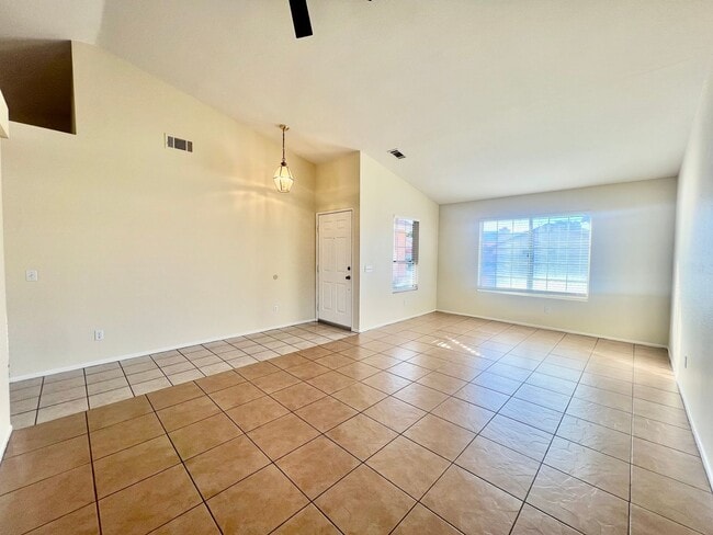 Building Photo - AVAILBLE NOW!! LOVELY 3-bedroom 2 bath Home in Indio!