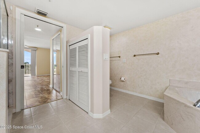 Building Photo - 821 Del Rio Way
