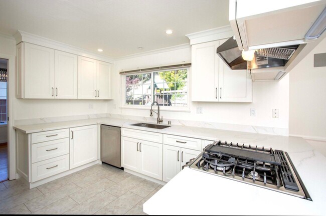Building Photo - 263 Knight Dr