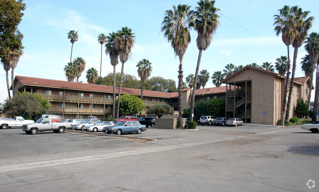 Building Photo - Saddleback Lodge