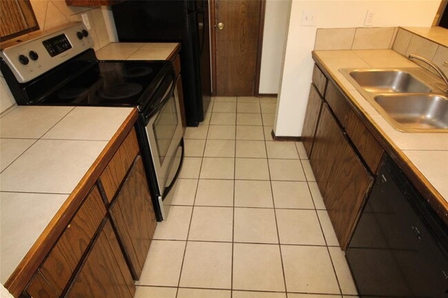 Building Photo - 904 Aspen Ct