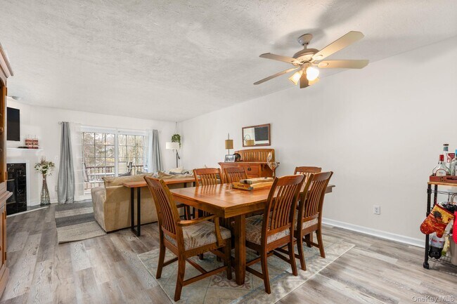 Building Photo - 702 Somerset Knoll