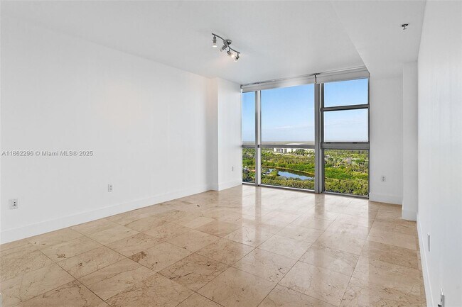 Building Photo - 2641 N Flamingo Rd