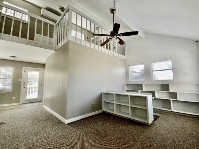 Building Photo - 2704 Palomino Dr