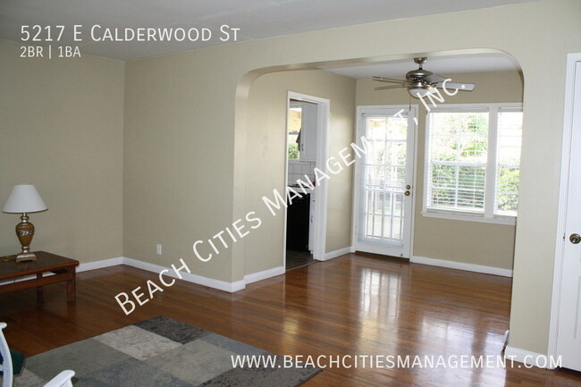 Building Photo - Adorable 2 Bedroom House located on a Tree...