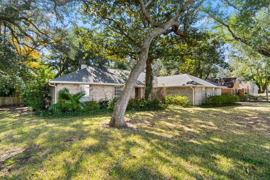 Building Photo - 4139 Sandy Bluff Dr W