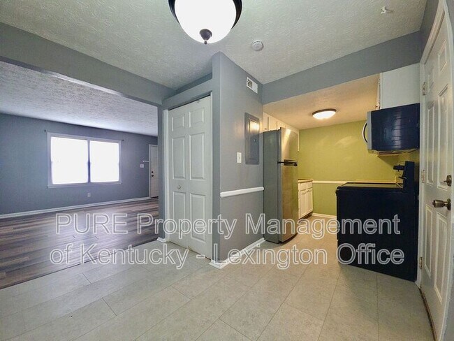 Building Photo - 305 Lake St