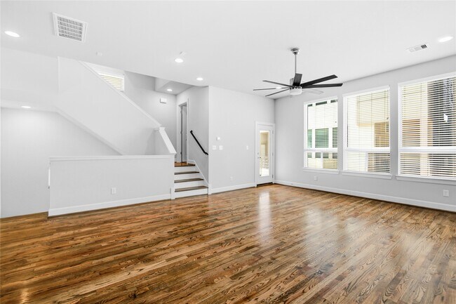 Building Photo - 1007 W 17th St