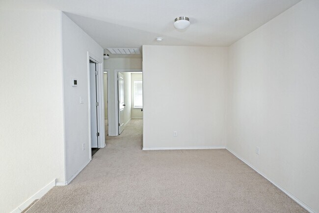Building Photo - 138 Buttercup Bnd