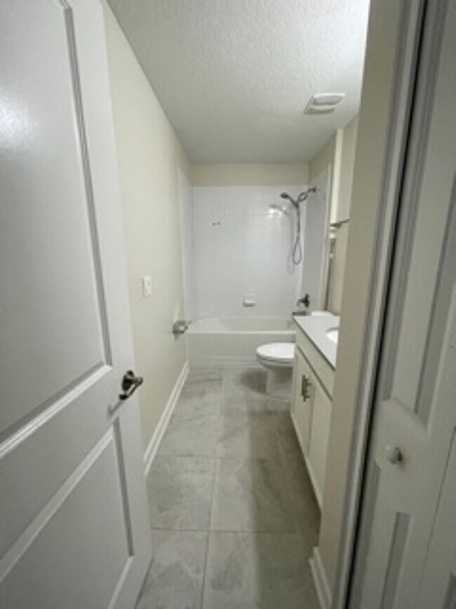 Building Photo - STOREY PARK - 3BR/2.5BA TWO STORY HOME