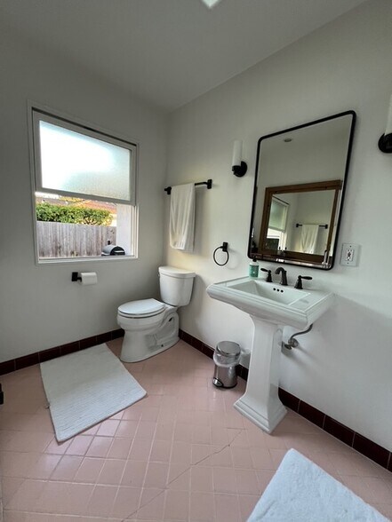 Building Photo - 144 San Rafael Ave