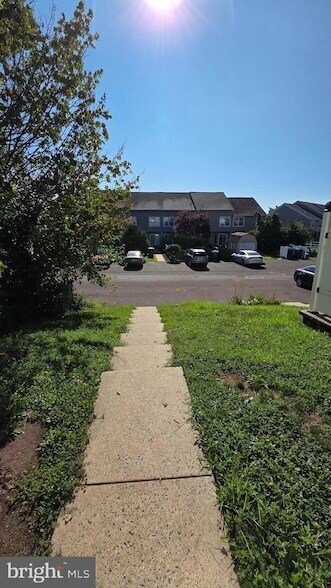 Building Photo - 131 Sunnyside Ln