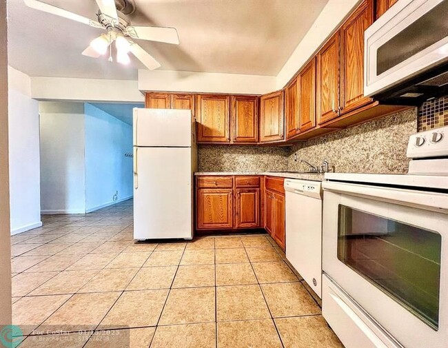 Building Photo - 9440 SW 51st St