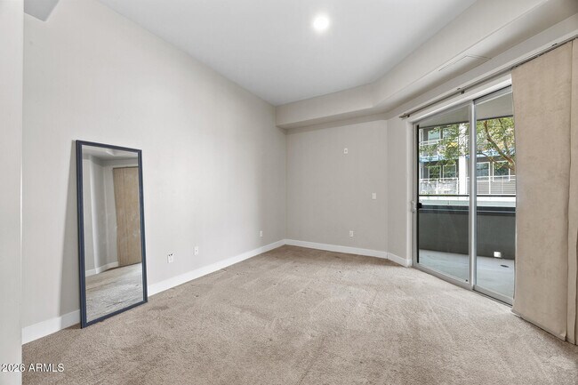 Building Photo - 945 E Playa Del Norte Dr