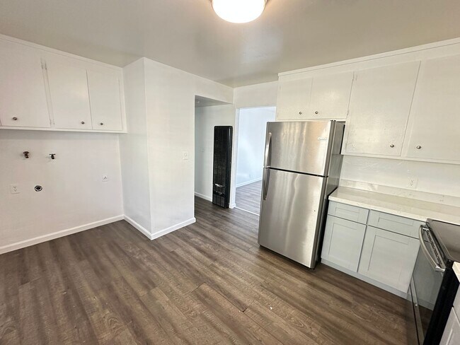 Building Photo - 3408