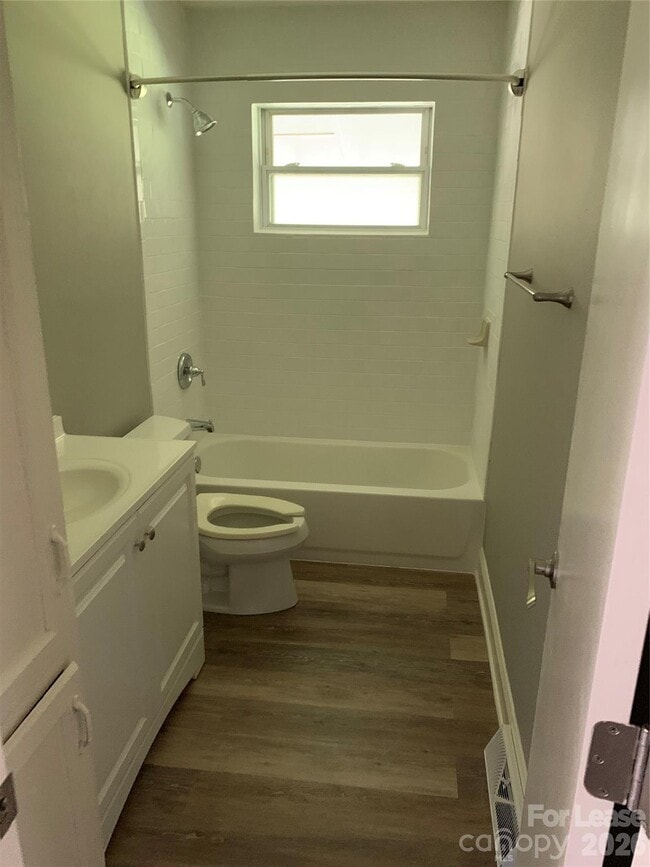 Building Photo - 4422 Brooktree Dr