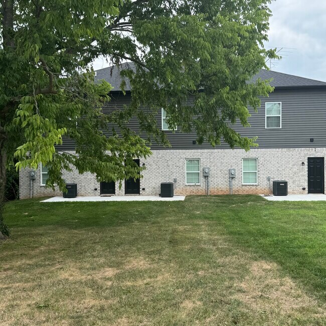 Building Photo - 205 Cherry Way