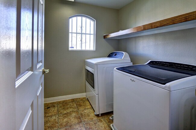 Building Photo - 6733 Lydian Ct