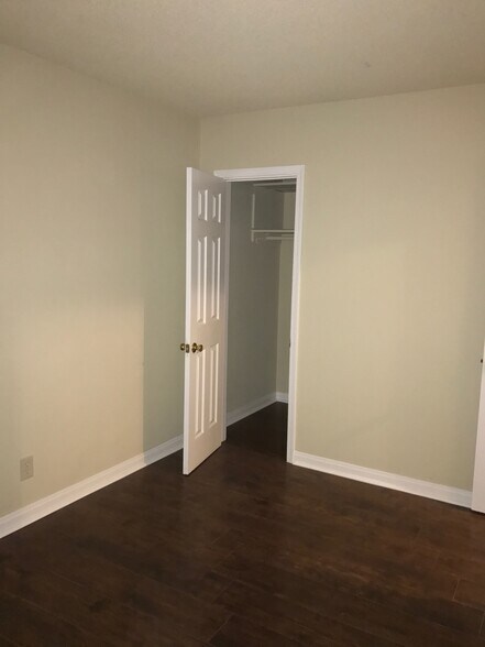 Building Photo - 11116 Doty Ave