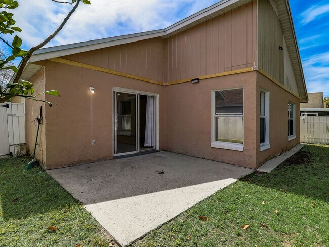 Building Photo - Beautiful 3-bedroom 2-bathroom house in th...
