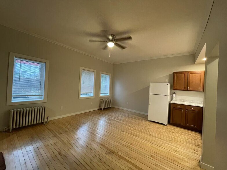 Building Photo - 417 Shelden Ave