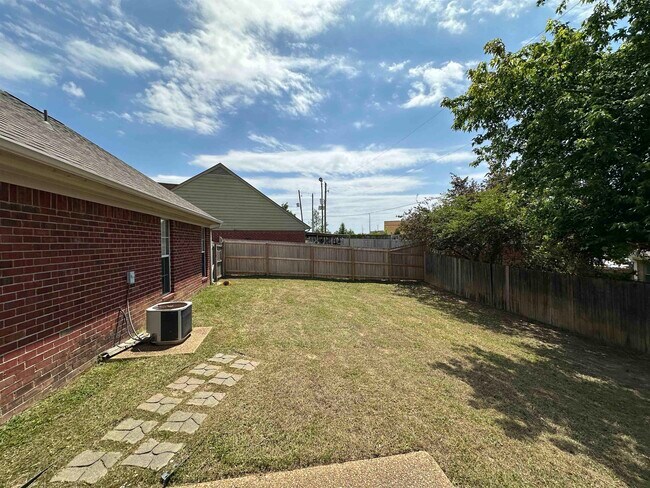 Building Photo - 1409 Brimfield Cove