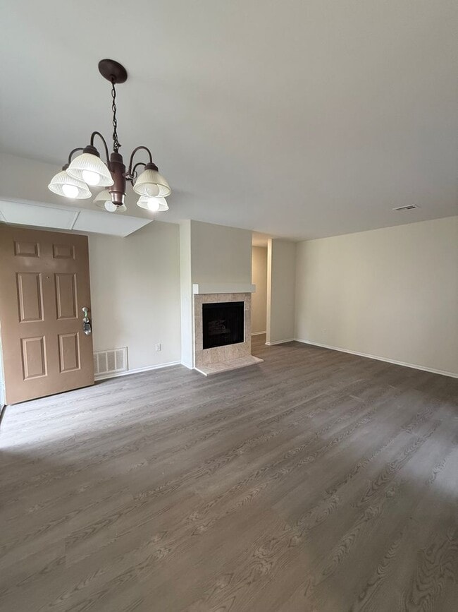 Building Photo - Terrific 2Br/2Ba Condo in Terra Vista II