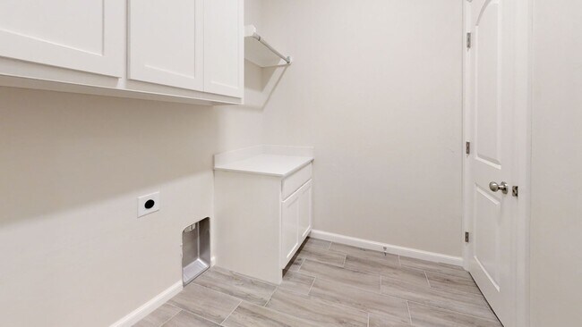Building Photo - 3 bed 2 bath on West side Norman in gated ...