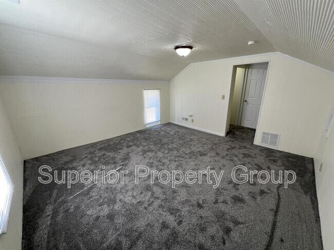 Building Photo - 525 1/2 Cherry St