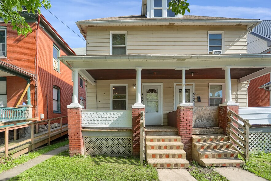 Front - 844 Memorial Ave