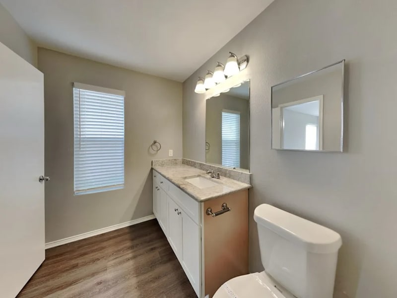 Building Photo - 1733 Vineridge Ln