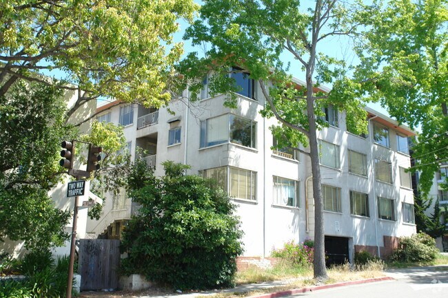 Building Photo - 2456 Warring St