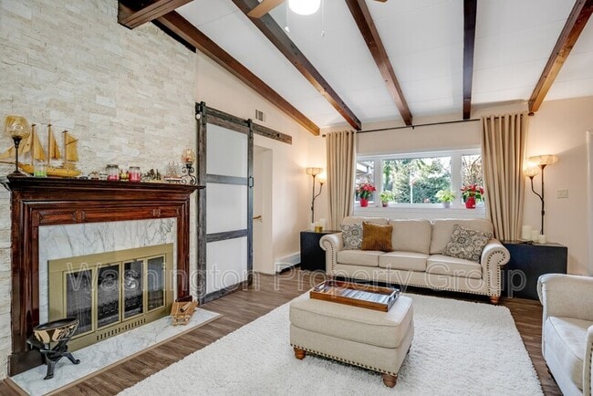 Building Photo - 3402 Little Hunting Creek Dr