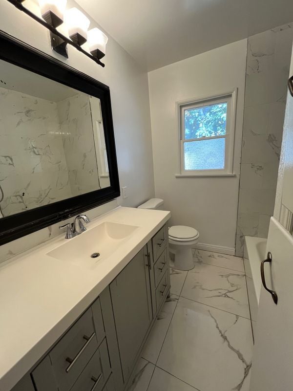 Building Photo - 809 S Knott Ave