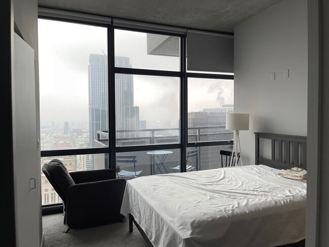 Building Photo - 235 W Van Buren St