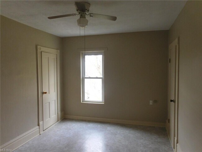 Building Photo - 16 S Hubbard Rd