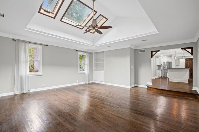 Building Photo - 815 Sudbury Rd NE