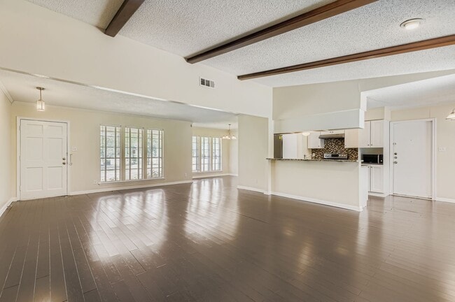 Building Photo - 5313 Basswood Ln