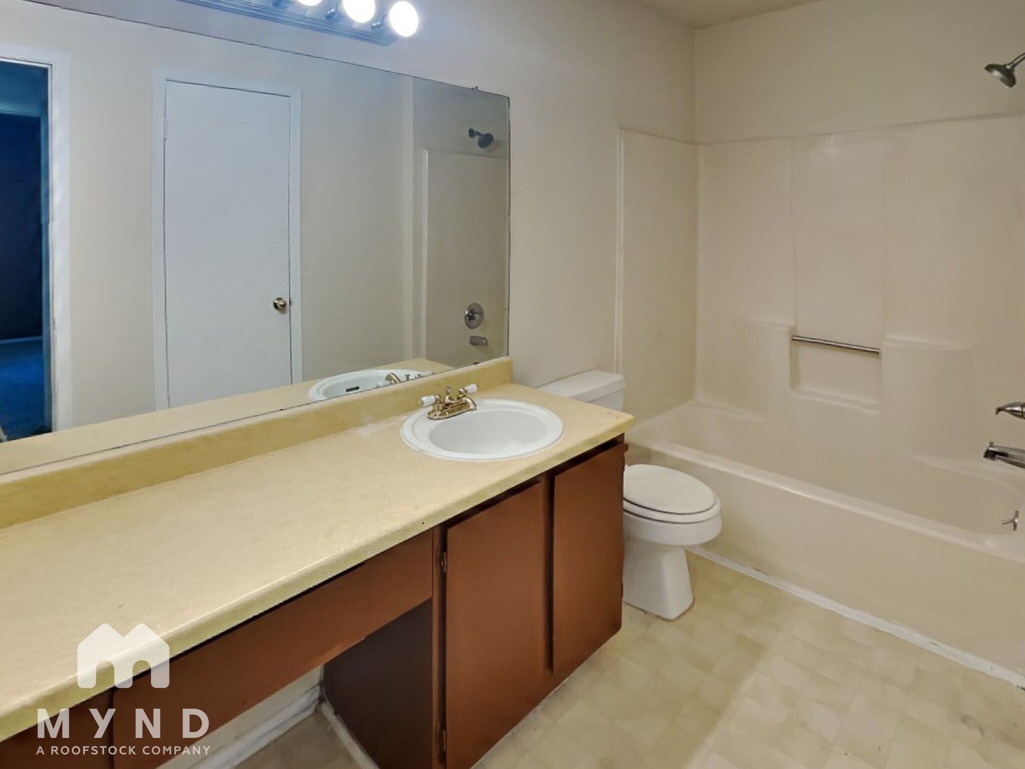Building Photo - 2214 Creekside Ln