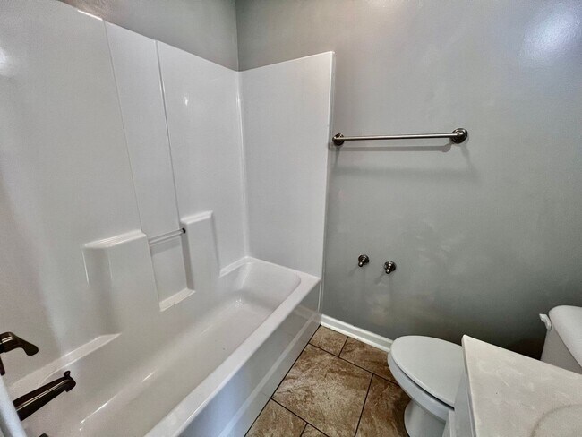 Building Photo - Tri-Level Condo – Pets Welcome, Washer & D...