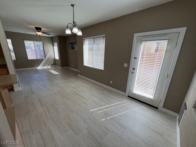 Building Photo - 733 Easter Lily Pl