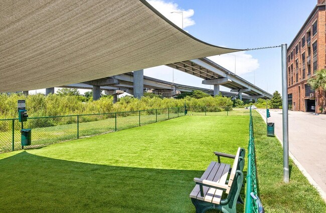 Building Photo - 601 Meeting St