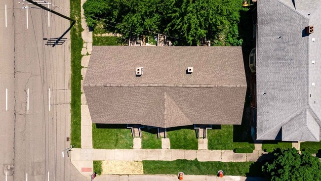 Building Photo - 156 Leicester Ct