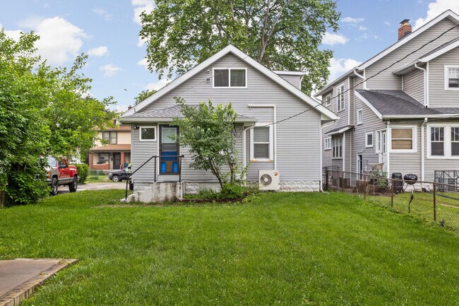 Building Photo - 325 N Bancroft St