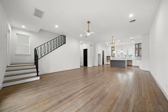 Building Photo - 1013 E 28th St